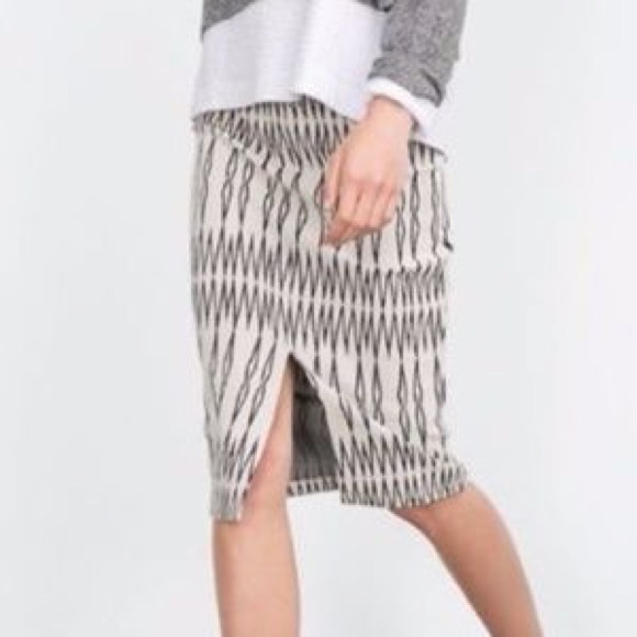 Zara Dresses & Skirts - Zara Trafaluc Aztec print pencil skirt